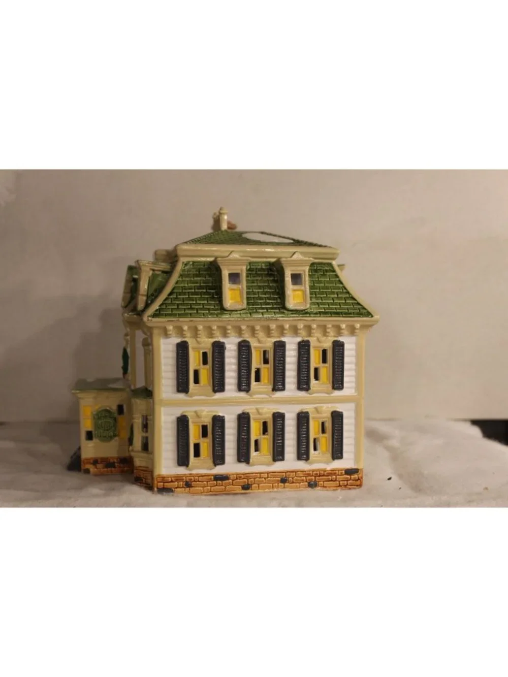 Dept 56 Snow Village - Maple Ridge Inn - Picture 2 of 5